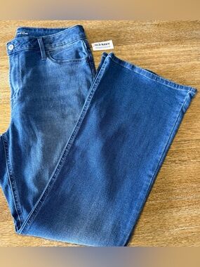 Old Navy High-Rise Wow Flare Jeans - NWT-Medium Wash - Size 10